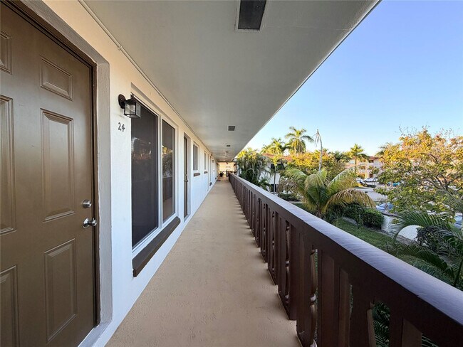 Building Photo - 600 S Luna Ct