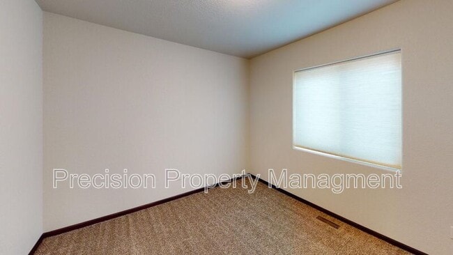 Building Photo - 559 Westwind Rd