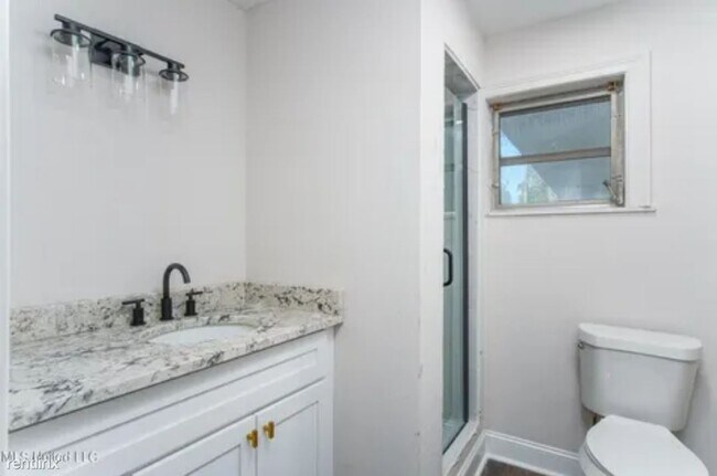 Building Photo - 4 br, 2 bath House - 408 Blank Street