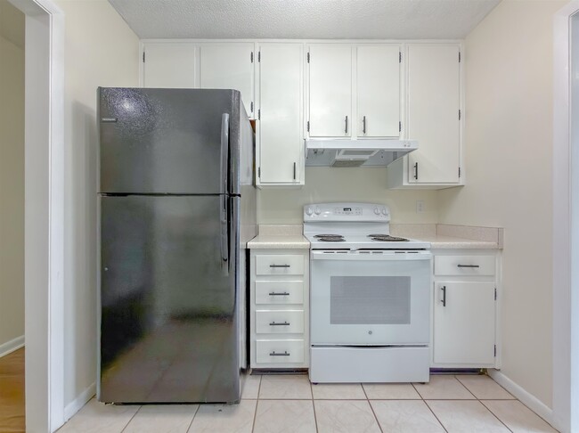 Building Photo - 307 Sweetbriar Dr