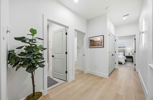 Building Photo - 5313 Bacher St