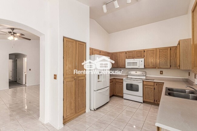 Building Photo - 8622 W Davis Rd