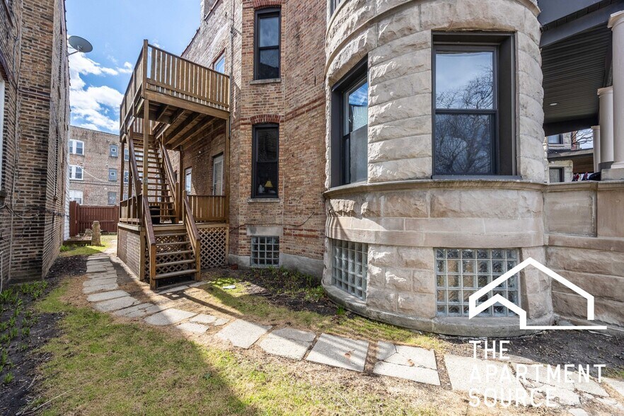 Building Photo - 3109 W Augusta Blvd