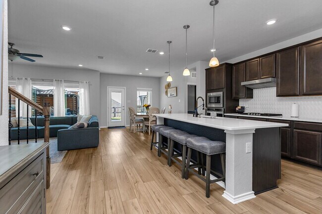 Building Photo - ASK ABOUT FREE APPLICATIONS THROUGH AUGUST!  "Spacious 6-Bedroom Retreat with 3.5 Baths and Over ...
