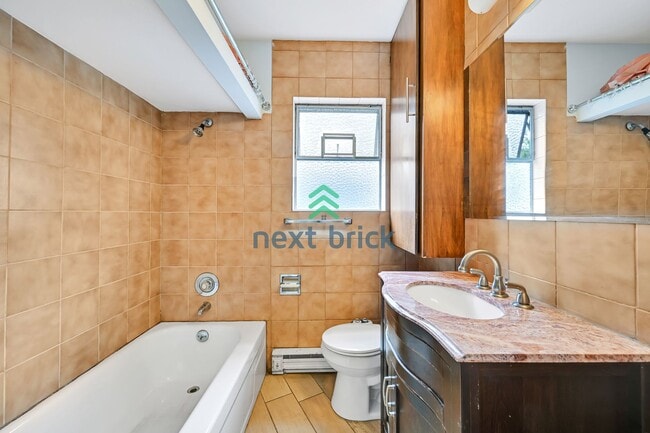 Building Photo - 4 BED & 2 BATH DUPLEX FOR RENT