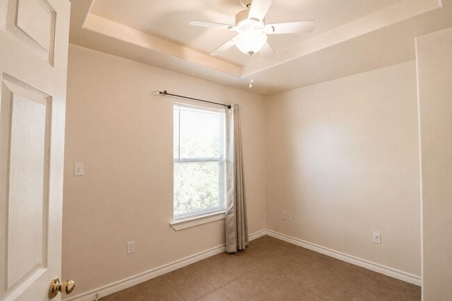 Building Photo - 1014 Ranchway Dr