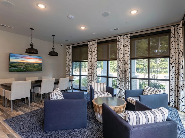 Building Photo - 202 Promenade Vista St