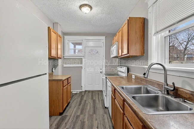 Building Photo - 6716 Crest Ave