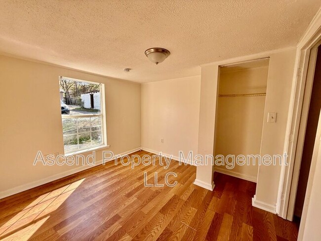 Building Photo - 3208 Dodds Ave