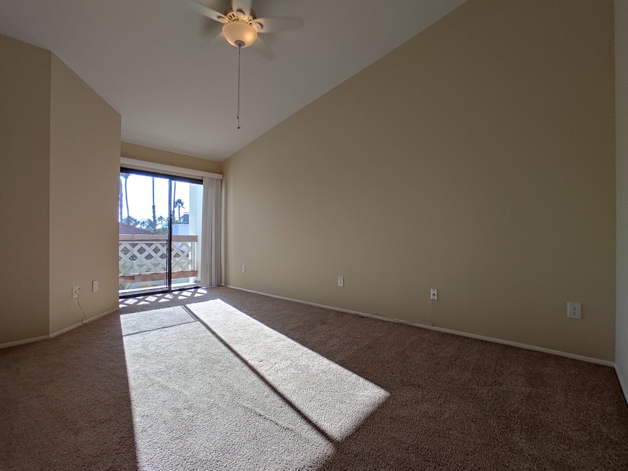 master bed, High ceiling and private balcony - 9428 Twin Trails Dr
