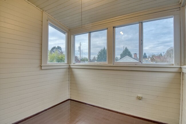 Building Photo - In the heart of Downtown Vancovuer