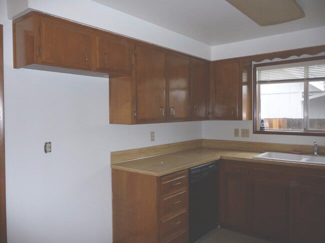 Building Photo - Single level home