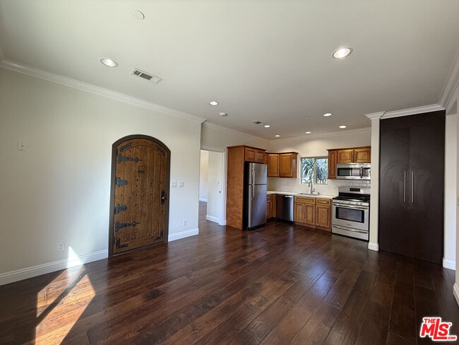 Building Photo - 735 S Citrus Ave