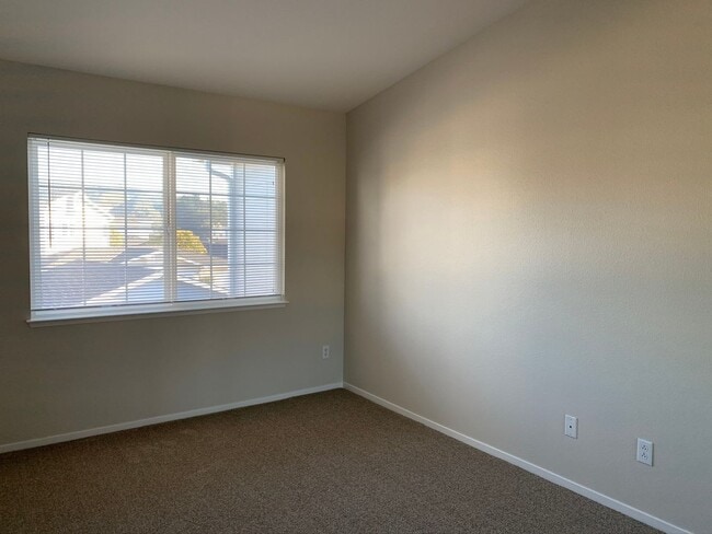 Building Photo - 39 Outlook Cir