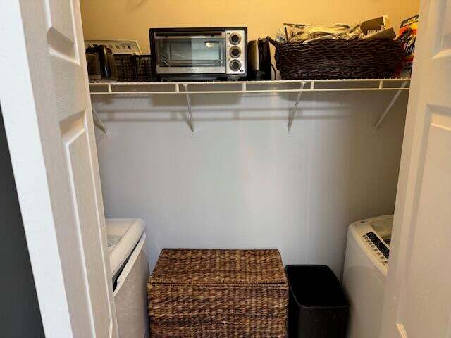 Building Photo - 9927 Kamena Cir