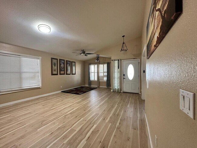 Building Photo - 3251 W Vista Bonita Dr