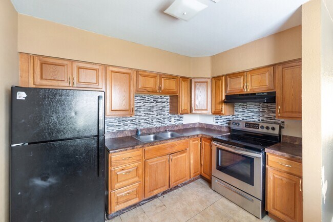 Building Photo - 3737 E 27th Pl