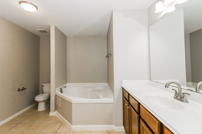 Building Photo - 6823 Clover Walk Ln