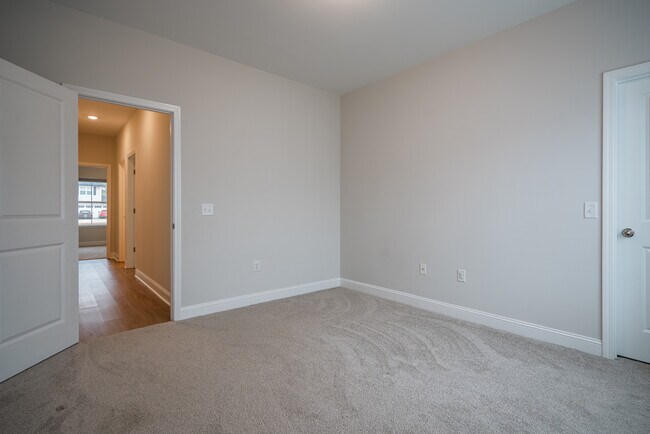 Building Photo - 106 Holland Dr