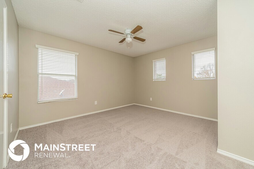 Building Photo - 1420 Chesapeake Dr