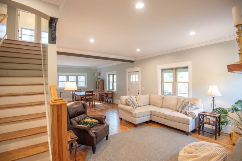 Building Photo - 302 Parkway Dr