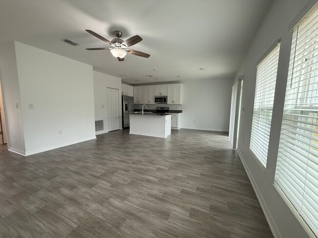 Building Photo - Beautiful 3 bedroom 2 bathroom home