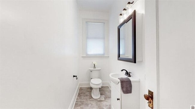 Building Photo - AVAILABLE NOW!  Beautiful Historic Home Fo...