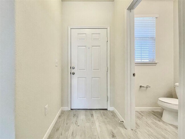 Building Photo - 513 N Heatherwilde Blvd