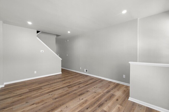 Building Photo - 2505 E Fayette St