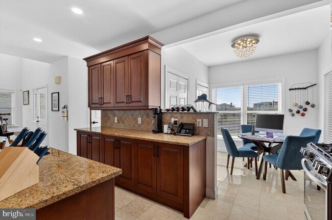 Building Photo - 739 N Massachusetts Ave