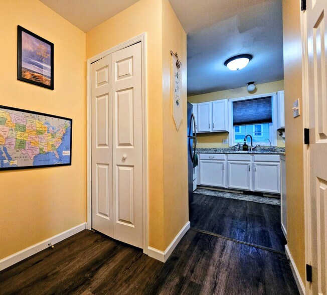 Building Photo - 71 Laurel Dr