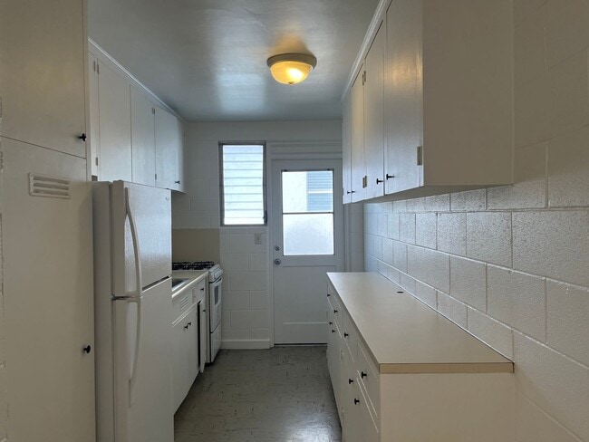 Building Photo - R1171