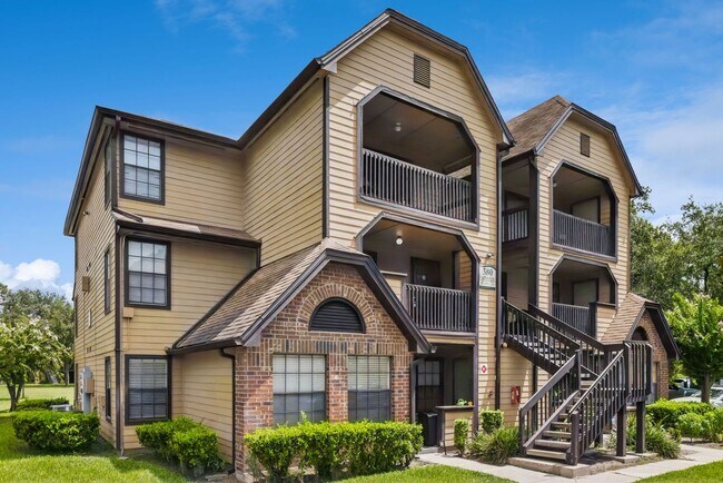 Building Photo - 1/1 Condo in Gated Lakefront Community of Altamonte Springs!