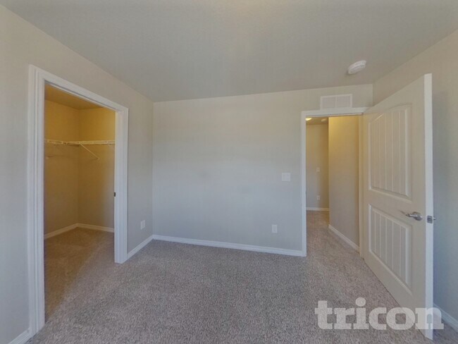 Building Photo - 10865 Aliso Dr