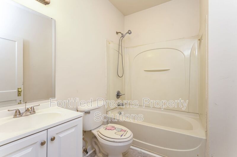 Building Photo - 2230 Greenway Ave NW