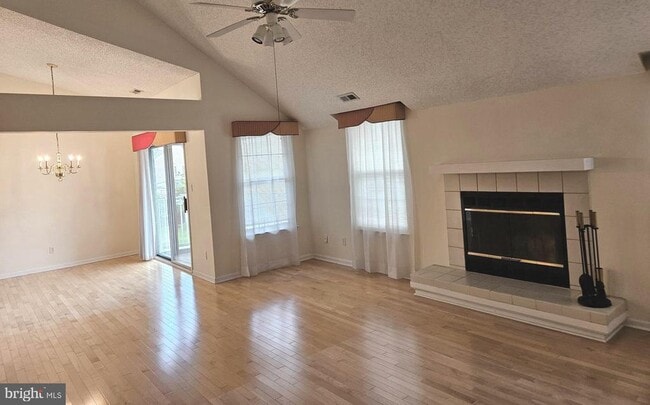 Building Photo - 409 Talon Ct