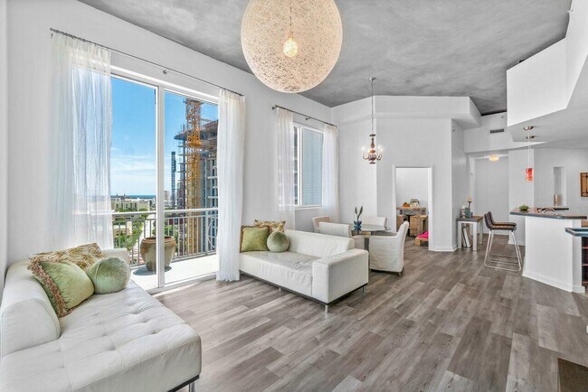 Building Photo - 300 S Australian Ave