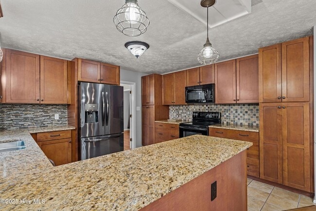 Building Photo - 215 Canterbury Rd