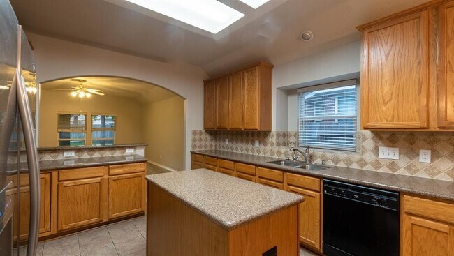 Building Photo - 143 S Queenscliff Cir