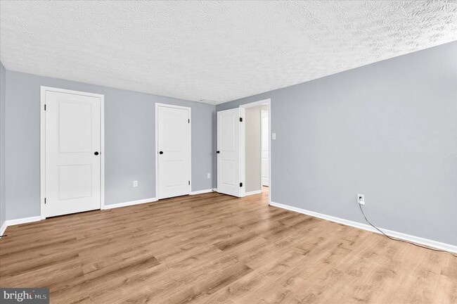 Building Photo - 696 Southern Hills Dr