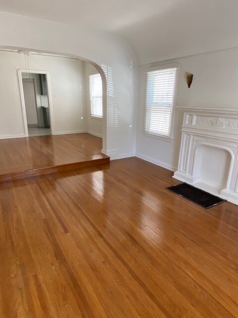 Building Photo - 448 N Orange Grove Ave