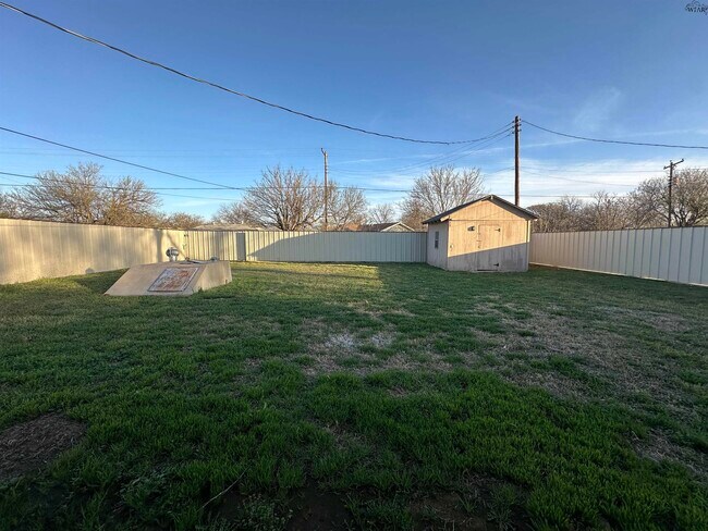 Building Photo - 1622 Longview St