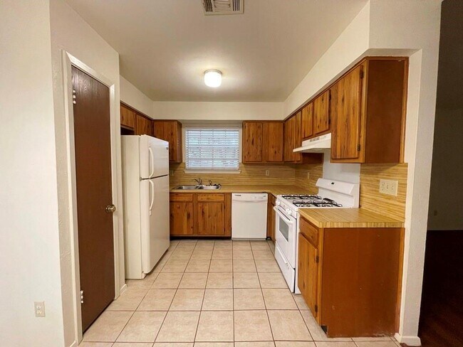 Building Photo - 4508 Dorsett Oaks Cir