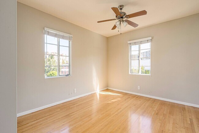 Building Photo - Walking distance to UCLA!