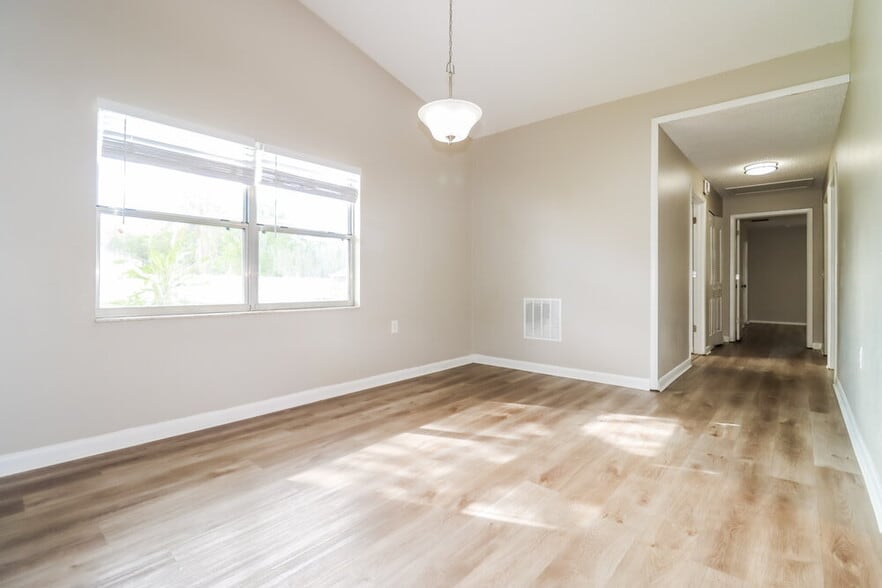 Building Photo - 7521 Como Dr