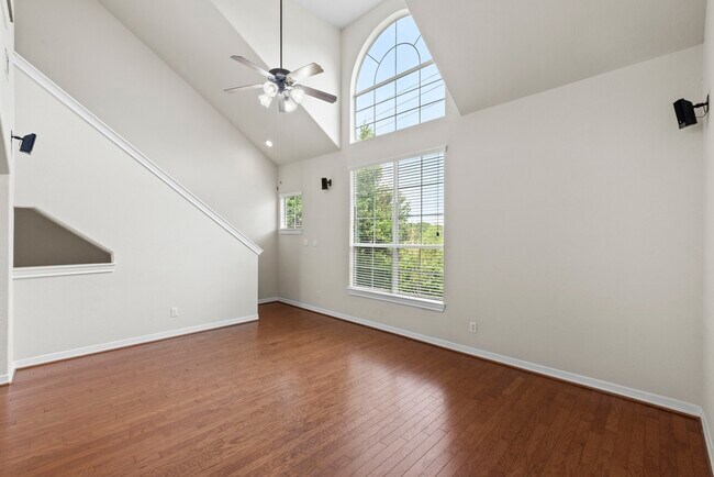 Building Photo - 3334 Clearview Villa Way