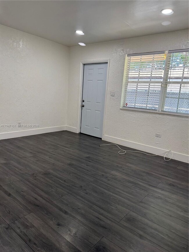 Building Photo - 522 NW 13th Ave