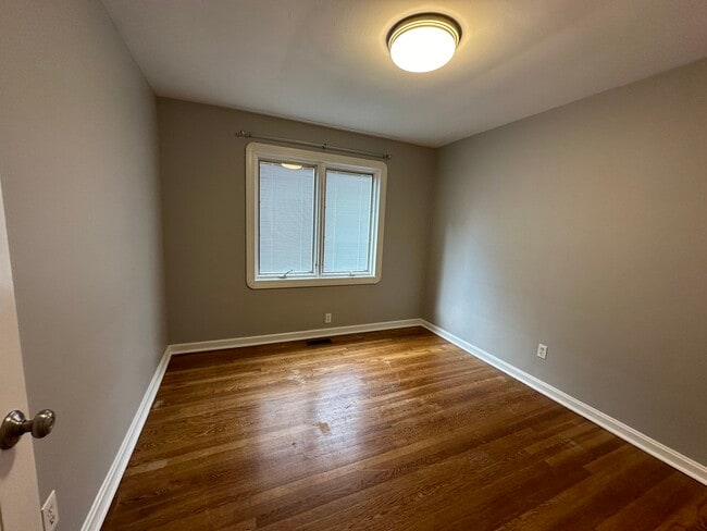 Building Photo - 5990 Edgehill Dr