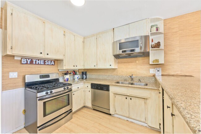 Building Photo - 1727 W Balboa Blvd