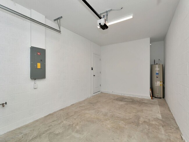 Building Photo - Brand-New 3BR/2.5BA Townhouse for Rent in Lakewood Ranch — $2,300/Month, Internet & Lawn Care Inc...